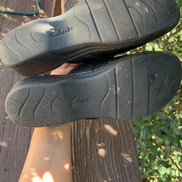 Clarks slip on clog black leather mules .size 7 they are good condition - Picture 6 of 6